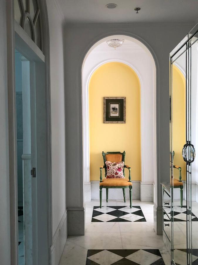 The Glenburn Penthouse Hotel Kolkata Exterior photo